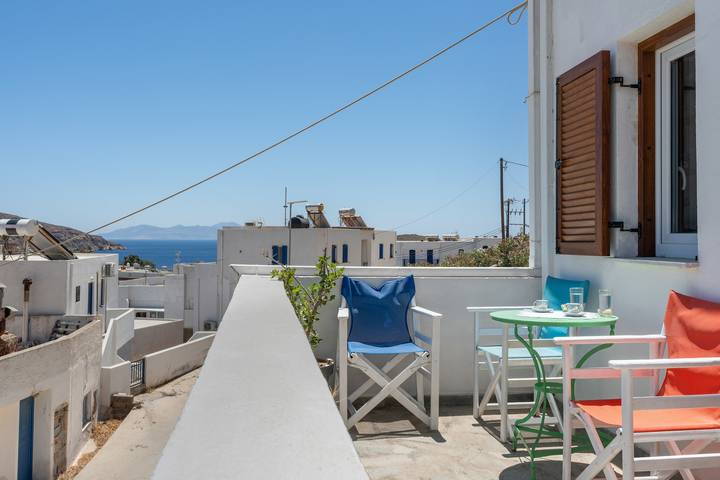 Estudio entero, Estudio 'Agnadi' con vistas al mar, balcón y aire acondicionado in Livadi, Serifos