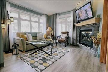 Lodge for 4 Guests in Canmore, Canadian Rocky Mountains, Picture 4