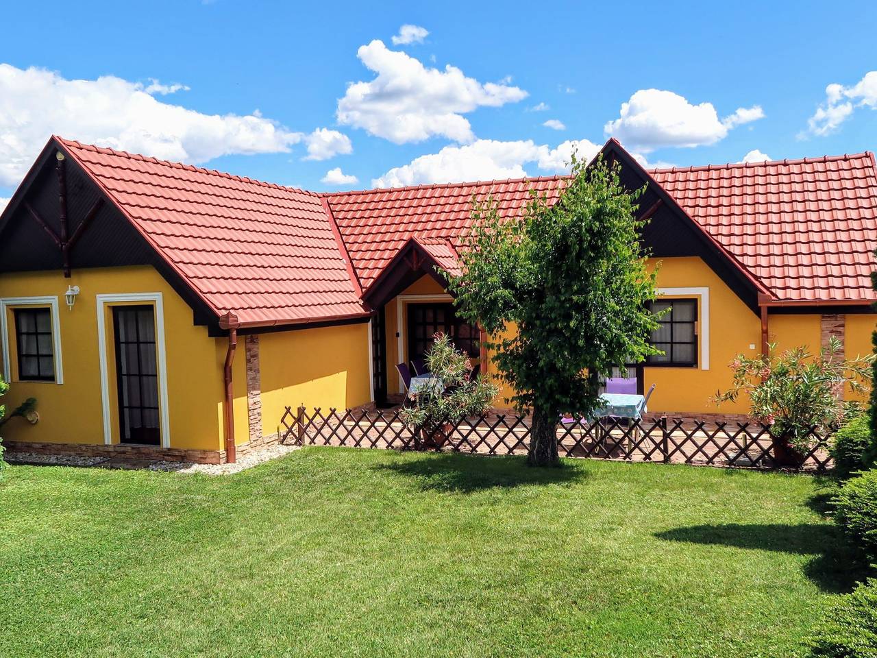 Cały apartament, Stimmungsvolle Ferienwohnung mit großem Garten in Zalakaros, Zalakarosi region
