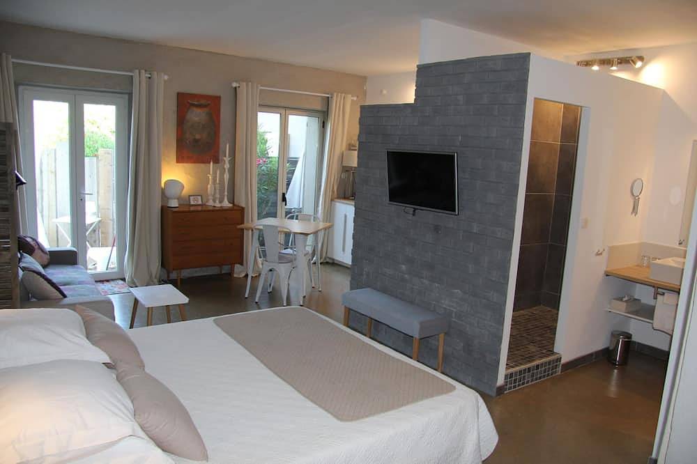 Ganze Wohnung, Gite Luberon-Studio-Superior-Nasszelle-Gartenblick in Velleron, Vaucluse