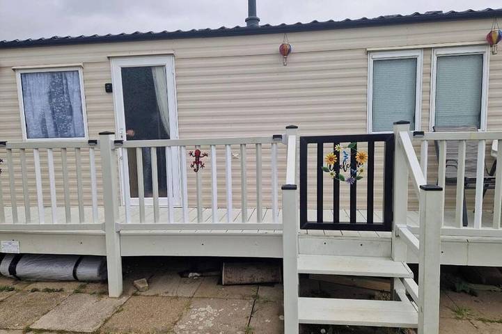 Chalet for 8 people, with Balcony and Garden in Chapel St. Leonards