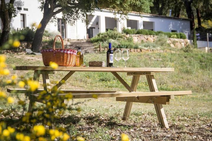 Location de vacances pour 2 personnes, avec vue ainsi que jardin et piscine, animaux acceptés à Grazalema