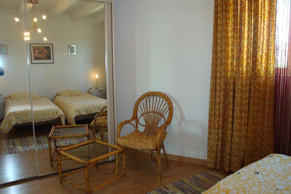 Loft in a barn on the edge of the village with viewpoint, land and terraces in L'Honor-de-Cos, Tarn-et-Garonne