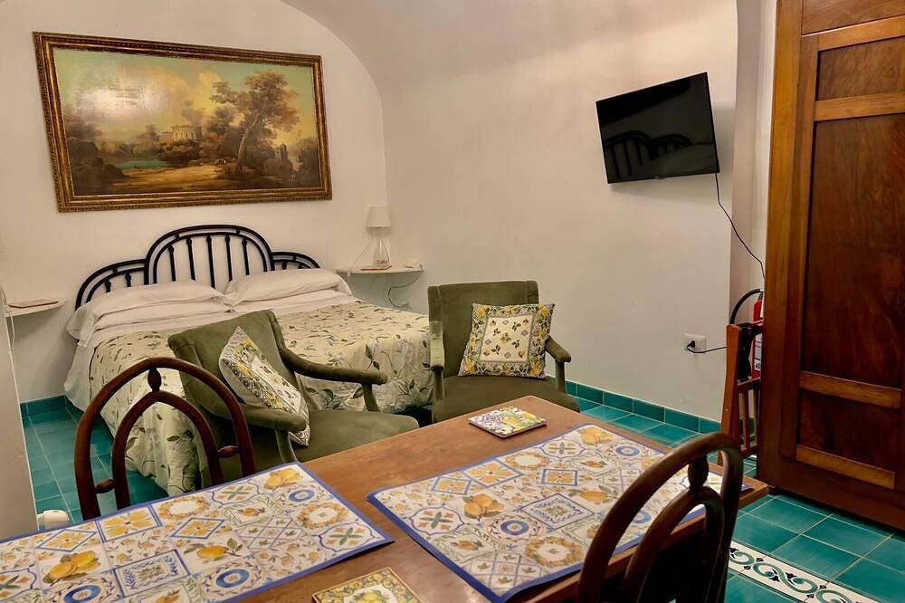 Honeymoon Amalfi •Private Sea View Terrace -Pet Friendly - Stone Bathroom in Spiaggia Duoglio, Amalfi