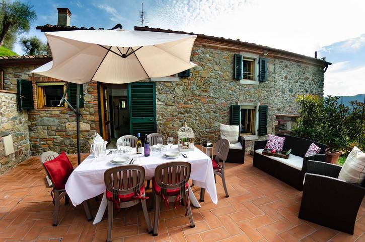 Agriturismo per 4 persone, con terrazza, con animali domestici in Provincia di Lucca