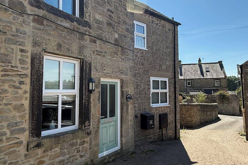 Eyam hikers hideaway. in Eyam, Derbyshire