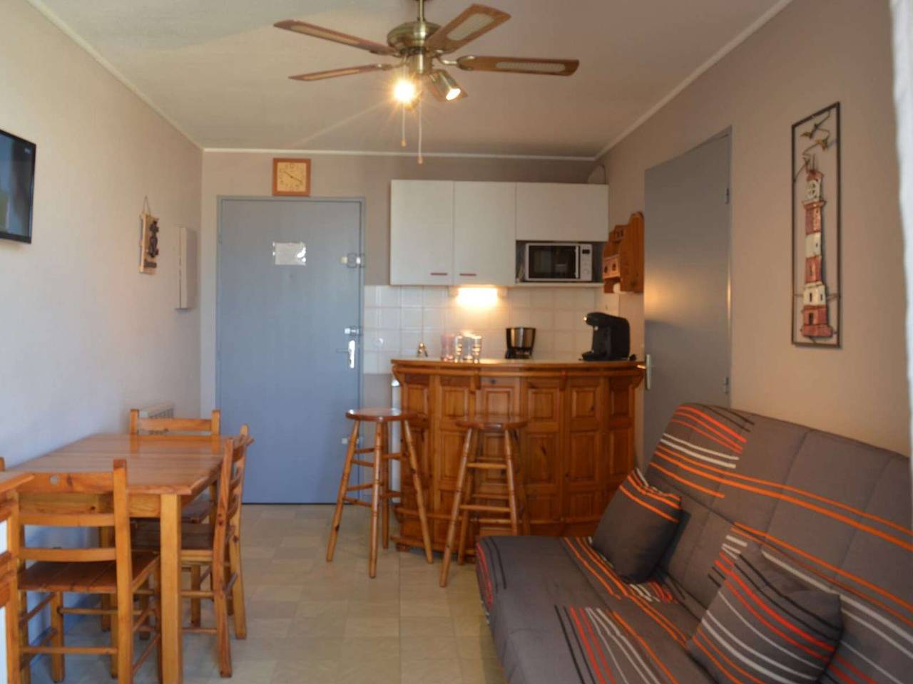 Entire apartment, Cozy 1-Br Apartment with Ac, Pool, Parking, Near Beach - Le Grau-du-Roi in Le Grau-du-Roi, Côte d'Améthyste