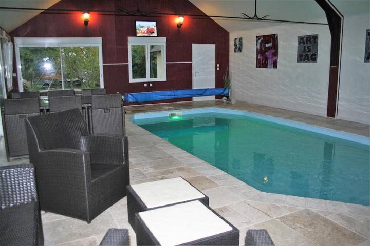 Location de vacances pour 11 personnes, avec Jacuzzi et Terrasse ainsi que Jardin et Piscine à Chitenay