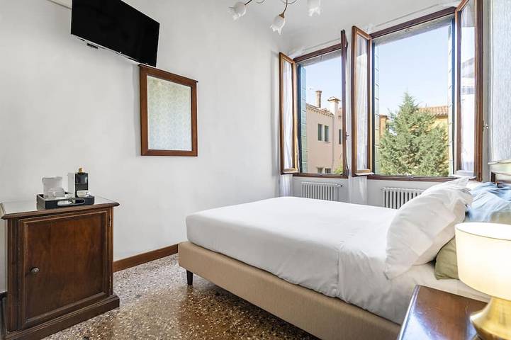 B&b for 2 people, with garden in Venice