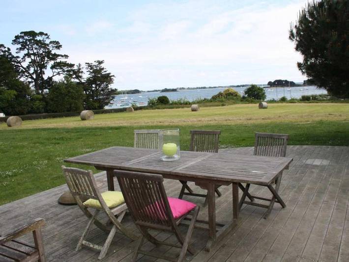 Location de vacances pour 14 personnes, avec jardin et terrasse dans Plage Kerbilouet Arradon