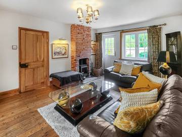 Log Cabin for 9 People in Shalfleet, Isle of Wight, Photo 3