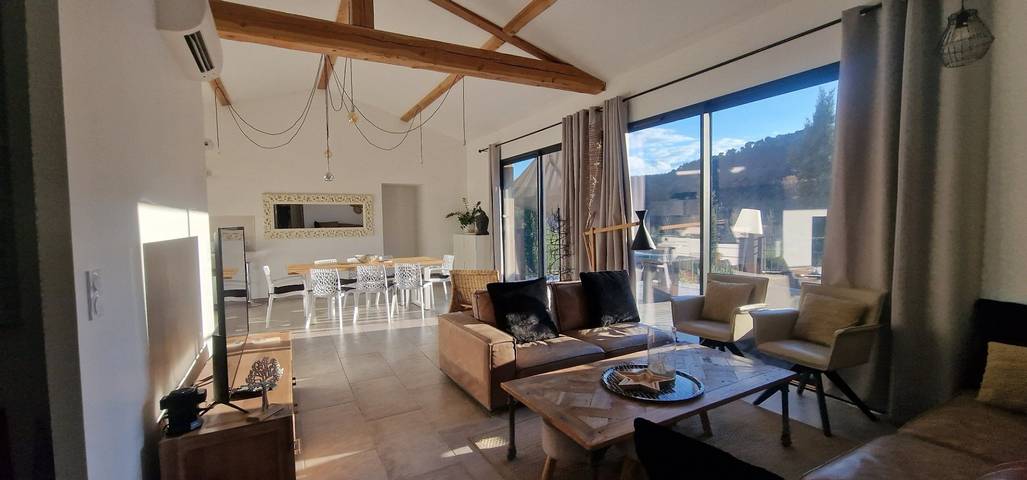 Location de vacances pour 9 personnes, avec piscine ainsi que jardin et terrasse à Propiac - 4