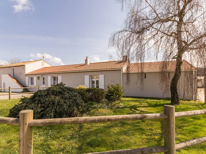 Gîte pour 8 personnes, avec Terrasse et Jardin à Saint-Hilaire-de-Chaléons