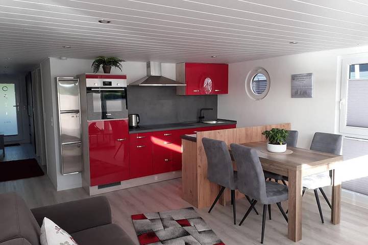 Hausboot für 4 Personen, mit Terrasse in Wangermeer