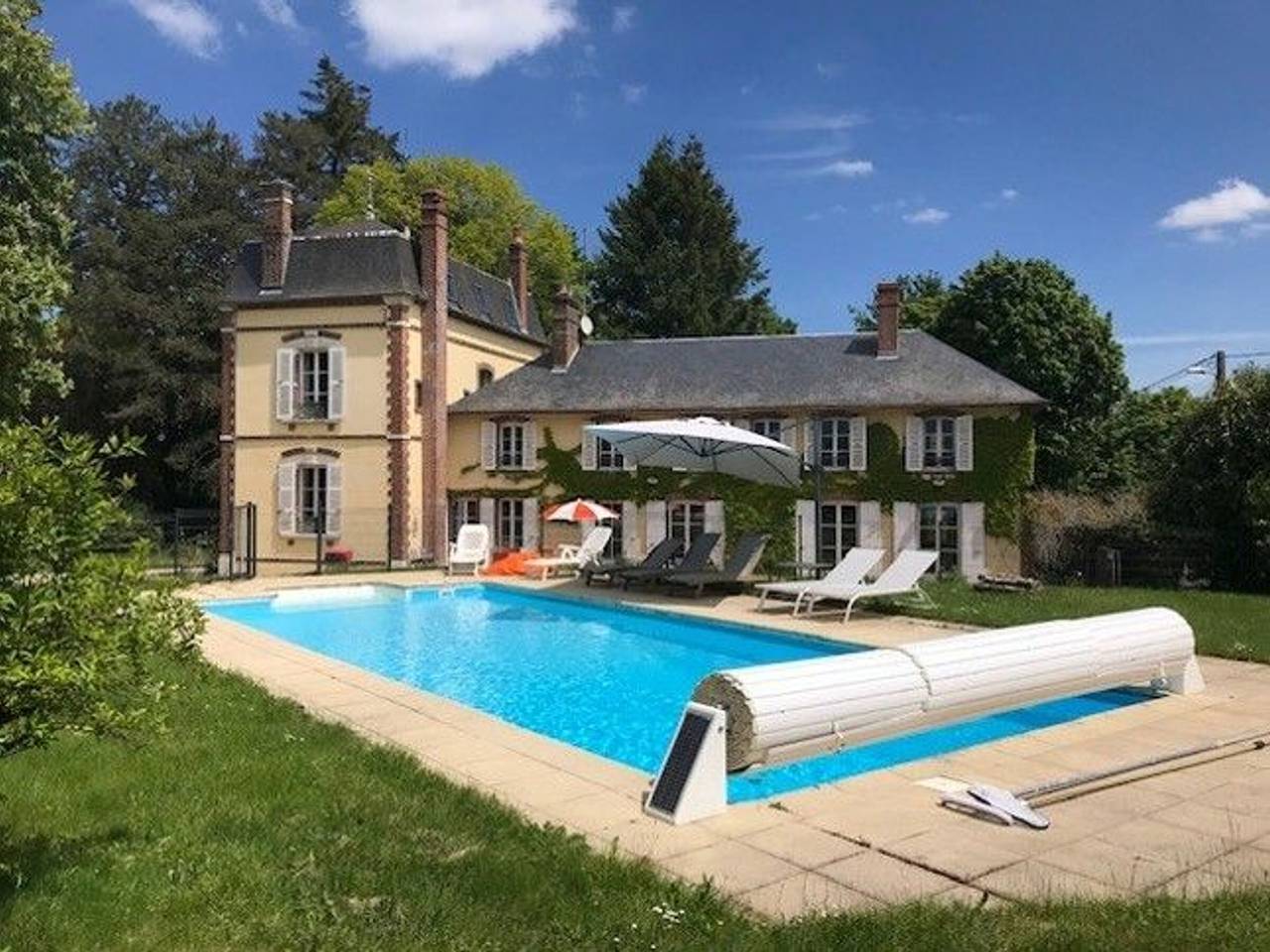 Maison spacieuse en Bourgogne - 15 pers. in Mézilles, Région d'Auxerre