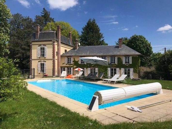 Location de vacances pour 15 personnes, avec Terrasse ainsi que Jardin et Piscine dans Yonne