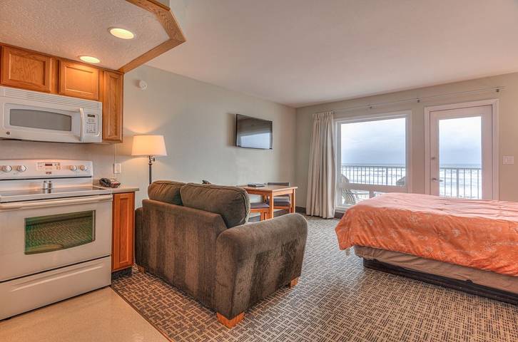 Vacation rental for 2 people, with balcony and pool as well as hot tub in Oregon Coast