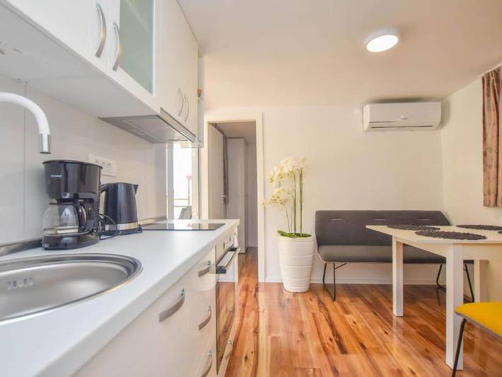 Camping für 4 Personen, mit Terrasse, kinderfreundlich in Zadar - 2