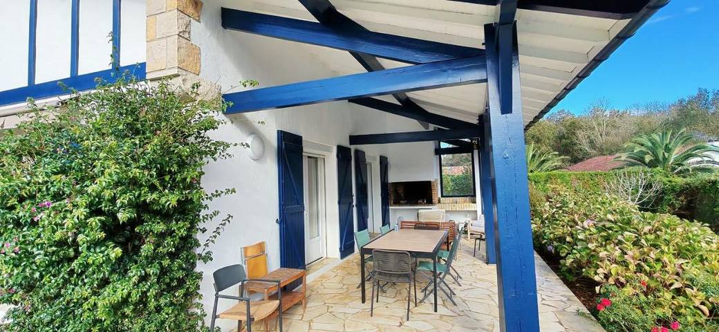 Location de vacances pour 10 personnes, avec vue ainsi que piscine et jardin à Ascain - 4