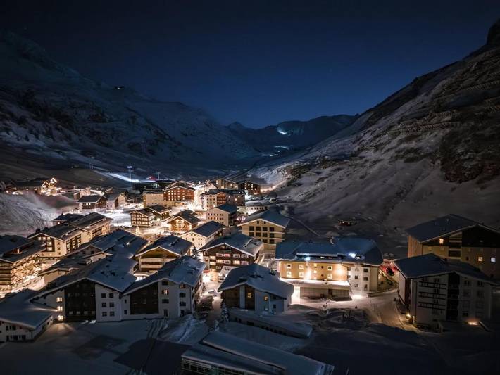 Hôtel pour 5 personnes, avec vue et piscine ainsi que sauna et terrasse, animaux acceptés dans Zurs - 3