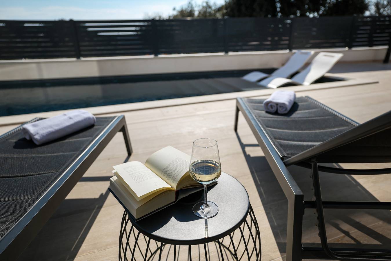 Villa Santa mit beheiztem Pool in Pakostane, Zadar