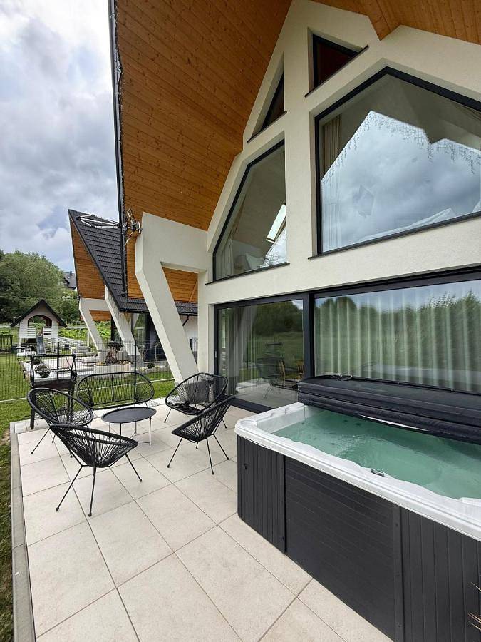 Dom wakacyjny dla 8 osób, z Jacuzzi i Taras oraz Ogród i Widok w Szaflary