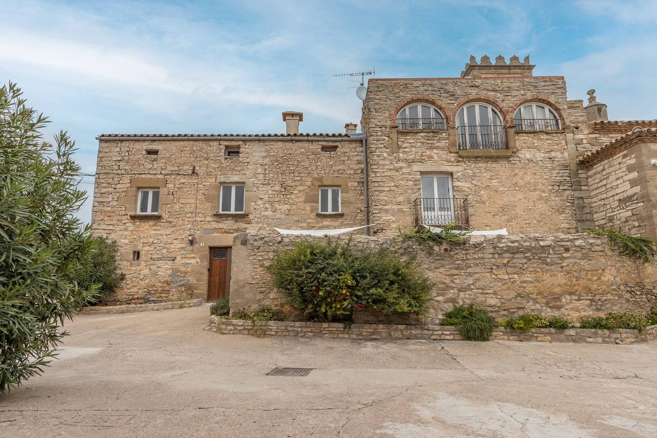 Landhaus 'La Rectoria De Vicfred' mit Bergblick, Wlan und Klimaanlage in Sant Guim de la Plana, Lleida Provinz