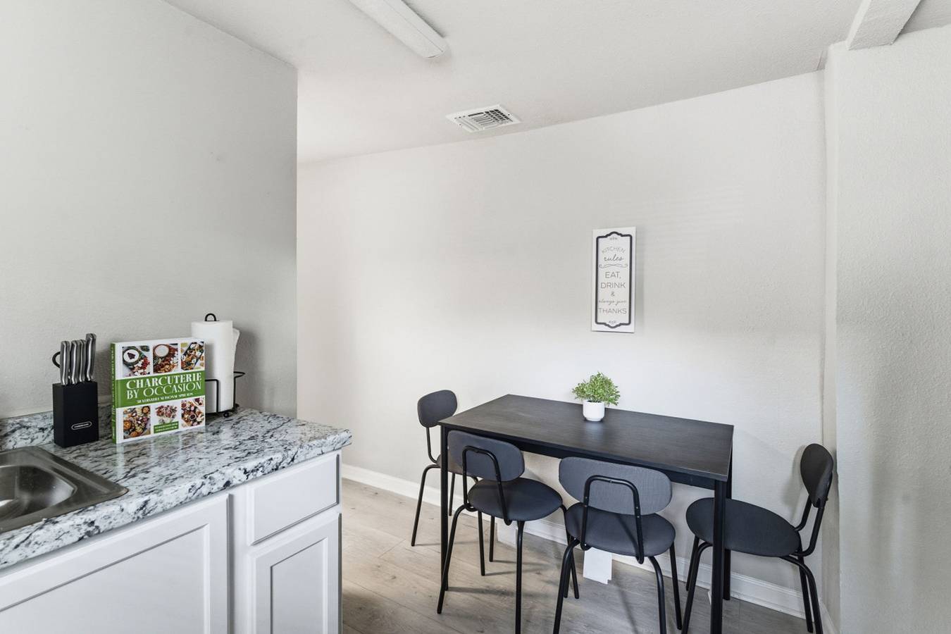 Spacious 2Br Duplex | Near Downtown San Antonio in San Antonio, Condado de Bexar