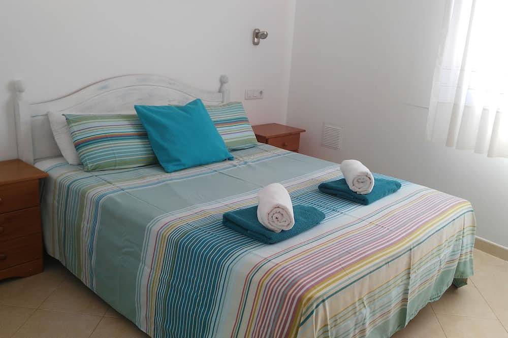 Casa Azul, Corralejo stilvolle, luftige Villa mit 2 Schlafzimmern in der Nähe von allem in Geafond, La Oliva