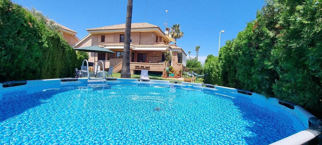 Chalet para 8 personas, con Balcón y Terraza además de Jardín y Piscina en Camp de Morvedre
