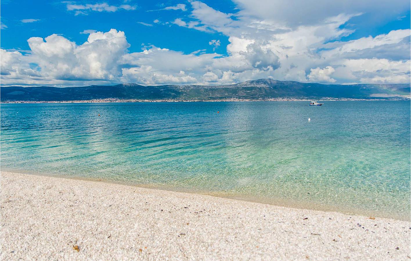 Ganze Ferienwohnung, Gemütliche Ferienwohnung mit Terrasse, WLAN und Parkplatz – 700 m vom Strand entfernt in Slatine, Ciovo