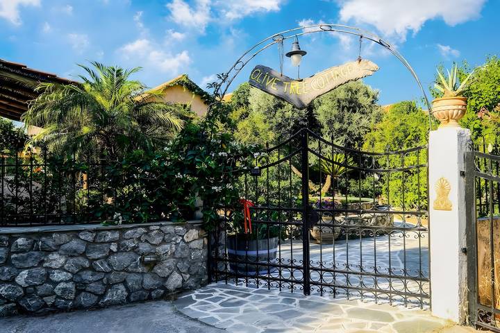 Huisje 'Olive Tree 4' met zeezicht, privéterras en wifi in Chania en omgeving