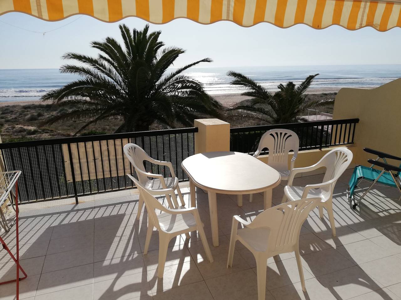 Apartamento entero, Apartamento frente al mar en Playa de Xeraco con piscina in Playa Xeraco, Jaraco