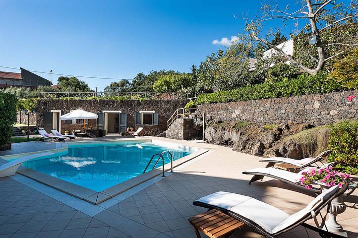 Casa vacanza per 5 persone, con giardino e terrazza sull' Etna