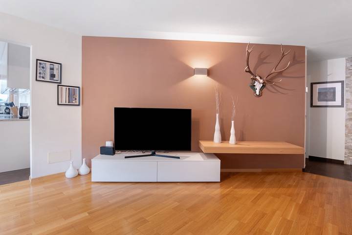 Ganze Wohnung, Ferienwohnung 'Am Reschensee' mit Bergblick, Balkon und Wi-Fi in St. Valentin auf der Haide, Graun