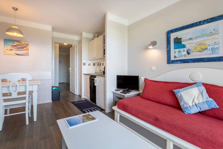 Appartement entier, Appartement de vacances "L'Eclose Cap Marine" avec vue sur mer, piscine chauffée partagée et Wi-Fi in Guilvinec, Région de Quimper