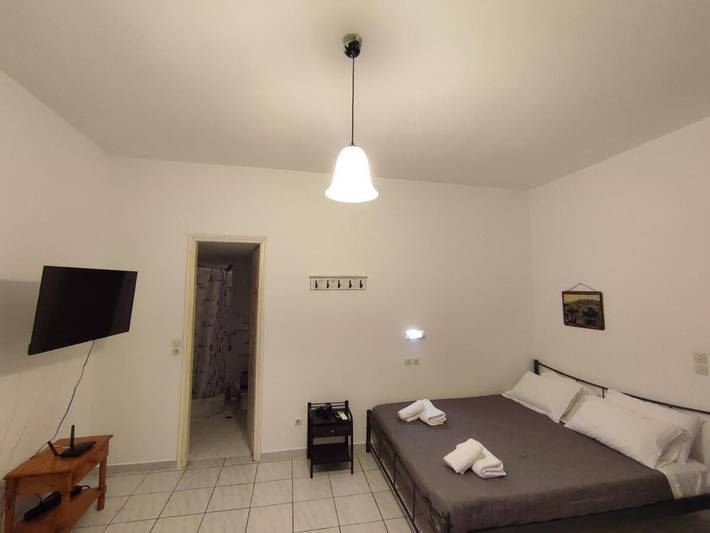 Chambre d’hôte pour 2 personnes, avec vue et terrasse, animaux acceptés à Perissa - 3