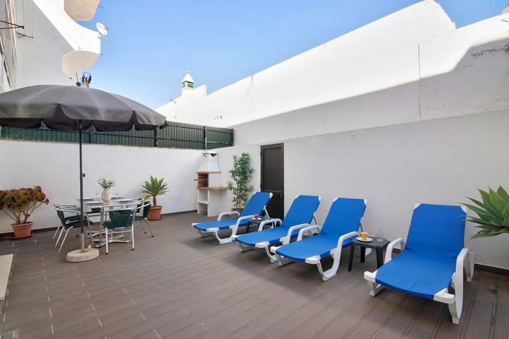 Appartement entier, Appartement "Casa Da Letinhas" avec terrasse privée, Wi-Fi et climatisation in Albufeira e Olhos de Água, District de Faro