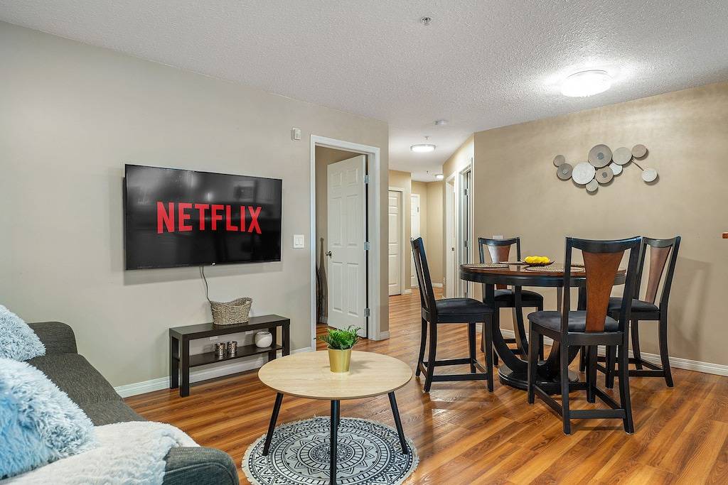 Ganze Wohnung, Roomy 3-Bed Downtown, Ac, Heated Underground Parking, Near Saddledome & Stampede in Calgary, Kanadische Rocky Mountains