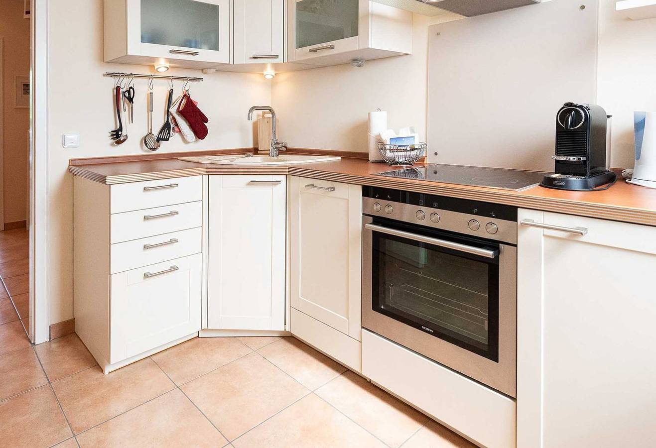 Ganze Wohnung, Helle 2-Zimmer-Ferienwohnung auf ca. 52 m² Wohnfläche, für bis zu 2 Personen in Wenningstedt, Sylt