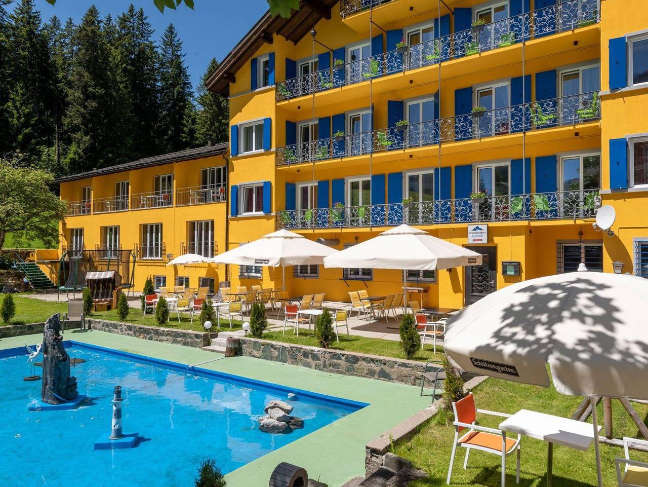 Grischalodge Parpan - Hostel Vierbettzimmer in Churwalden, Plessur Alpen