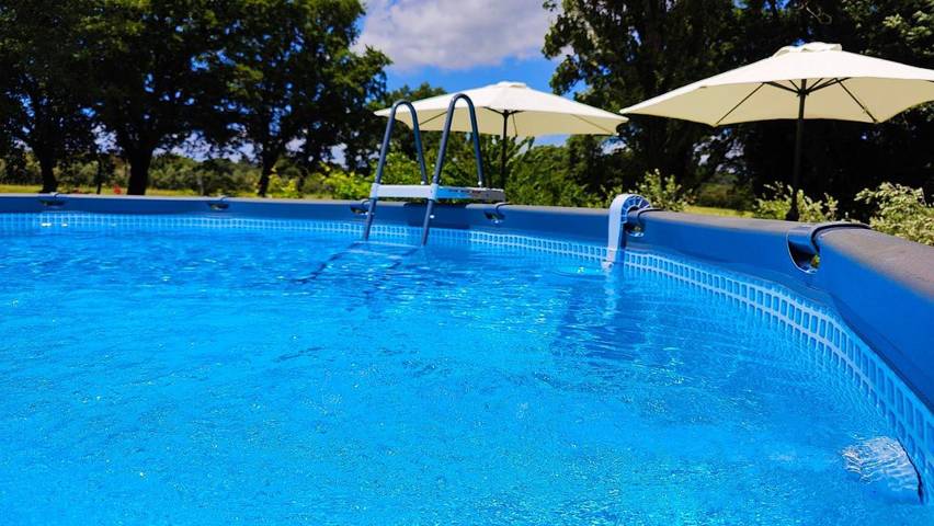Ferienhaus für 4 Personen, mit Terrasse und Garten sowie Pool und Ausblick
