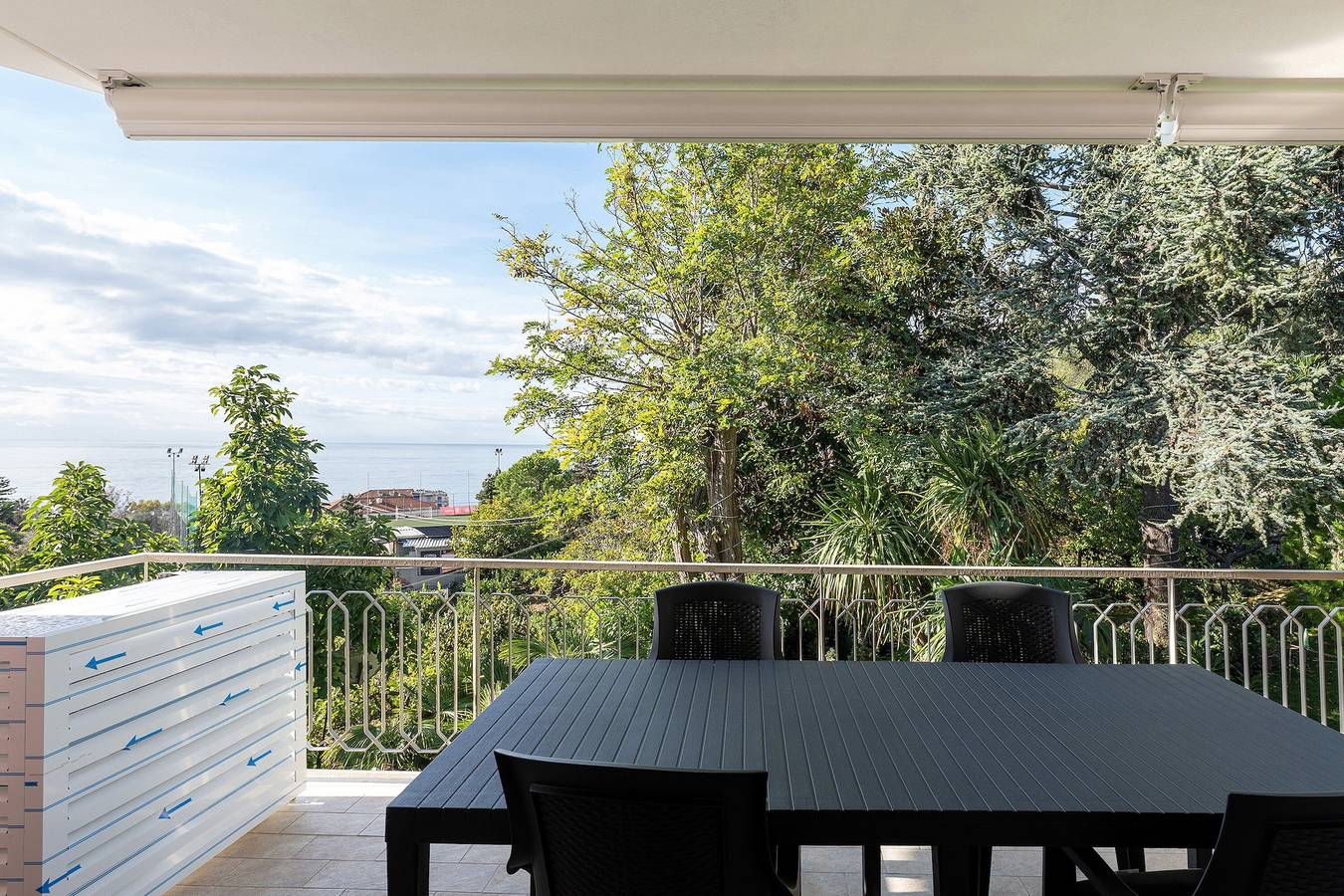 Ferienhaus 'Casa Alizia' mit Meerblick, Wlan und Klimaanlage in Ospedaletti, Ospedaletti Gemeinde