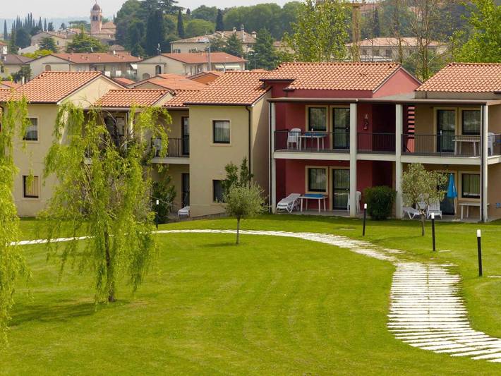 Appartement de vacances entier, Appartement de vacances avec piscine extérieure in Castelnuovo del Garda, Montagnes autour du lac de Garde