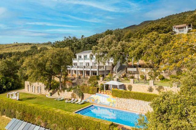 Maison d’hôte pour 2 personnes, avec Balcon et Jacuzzi ainsi que Terrasse et Jardin