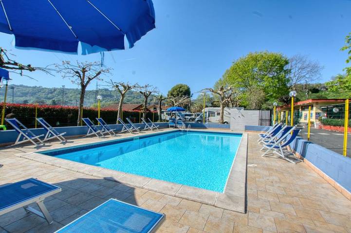 Camping für 3 Personen, mit Garten und Pool an der Ligurische Küste