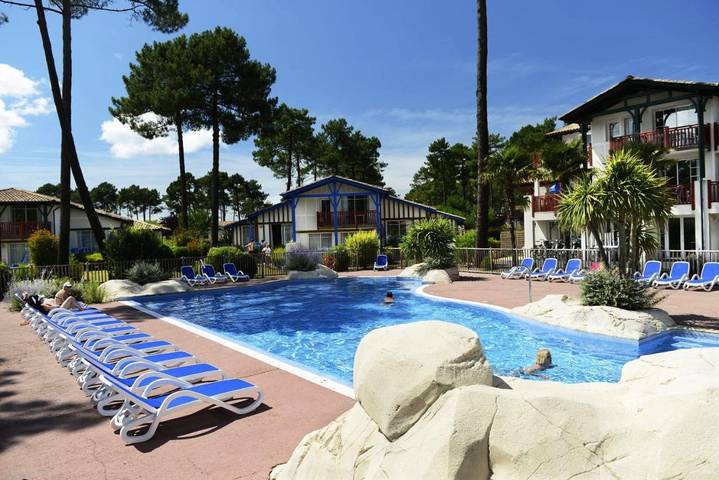 Parc de vacances pour 10 personnes, avec piscine ainsi que terrasse et bassin pour enfant, adapté aux familles dans Golf Blue Green Gujan - 4