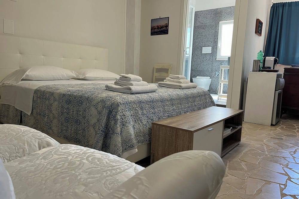Villa Mediterranea with private parking in Trani, Barletta-Andria-Trani