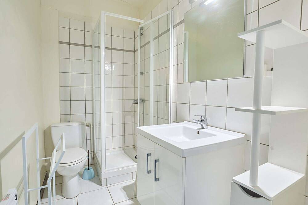 Apartamento entero, Estudio céntrico luminoso con balcón y admite mascotas in Cazaubon, Gers