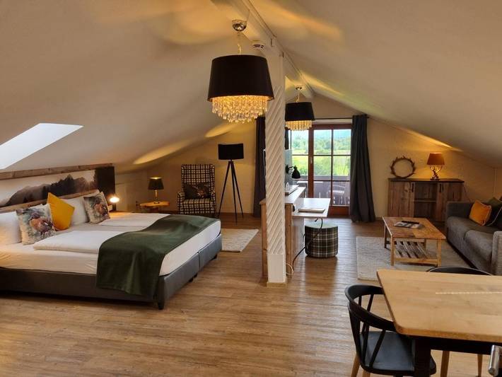Hotel für 4 Personen, mit Balkon und Terrasse sowie Garten und Seeblick in Grabenstätt - 2